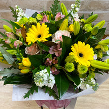 Load image into Gallery viewer, Seasonal Florists pick - Wellington Flower Co.