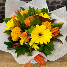 Load image into Gallery viewer, Seasonal Florists pick - Wellington Flower Co.