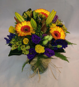 Seasonal Flowers in a Vase - Wellington Flower Co.