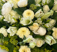 Load image into Gallery viewer, Large Bouquet - Wellington Flower Co.