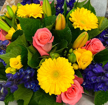 Load image into Gallery viewer, Large Bouquet - Wellington Flower Co.