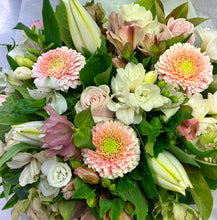 Load image into Gallery viewer, Large Bouquet - Wellington Flower Co.