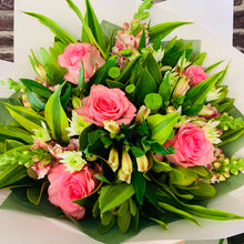 Load image into Gallery viewer, Bouquet Including Roses - Wellington Flower Co.