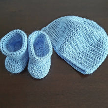 Load image into Gallery viewer, HAND MADE MERINO WOOL BABY BOOTIES AND HATS