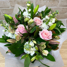 Load image into Gallery viewer, Soft Coloured Bouquet - Wellington Flower Co.