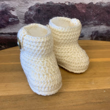 Load image into Gallery viewer, HAND MADE MERINO WOOL BABY KNITWARE