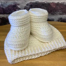 Load image into Gallery viewer, HAND MADE MERINO WOOL BABY KNITWARE