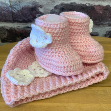 Load image into Gallery viewer, HAND MADE MERINO WOOL BABY KNITWARE