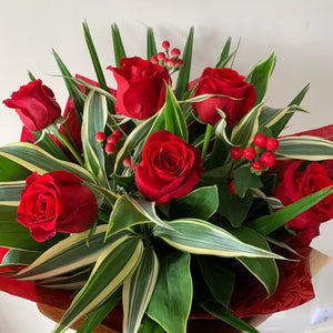 HALF DOZEN ROSES WELLINGTON FLOWER CO.