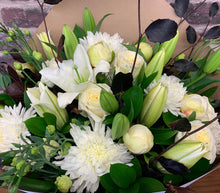 Load image into Gallery viewer, BOUQUET INCLUDING PEONIES