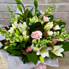 Load image into Gallery viewer, Soft Coloured Bouquet - Wellington Flower Co.