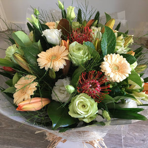 Large Bouquet - Wellington Flower Co.  We deliver freshly cut and stunning bouquets throughout Wellington daily. 